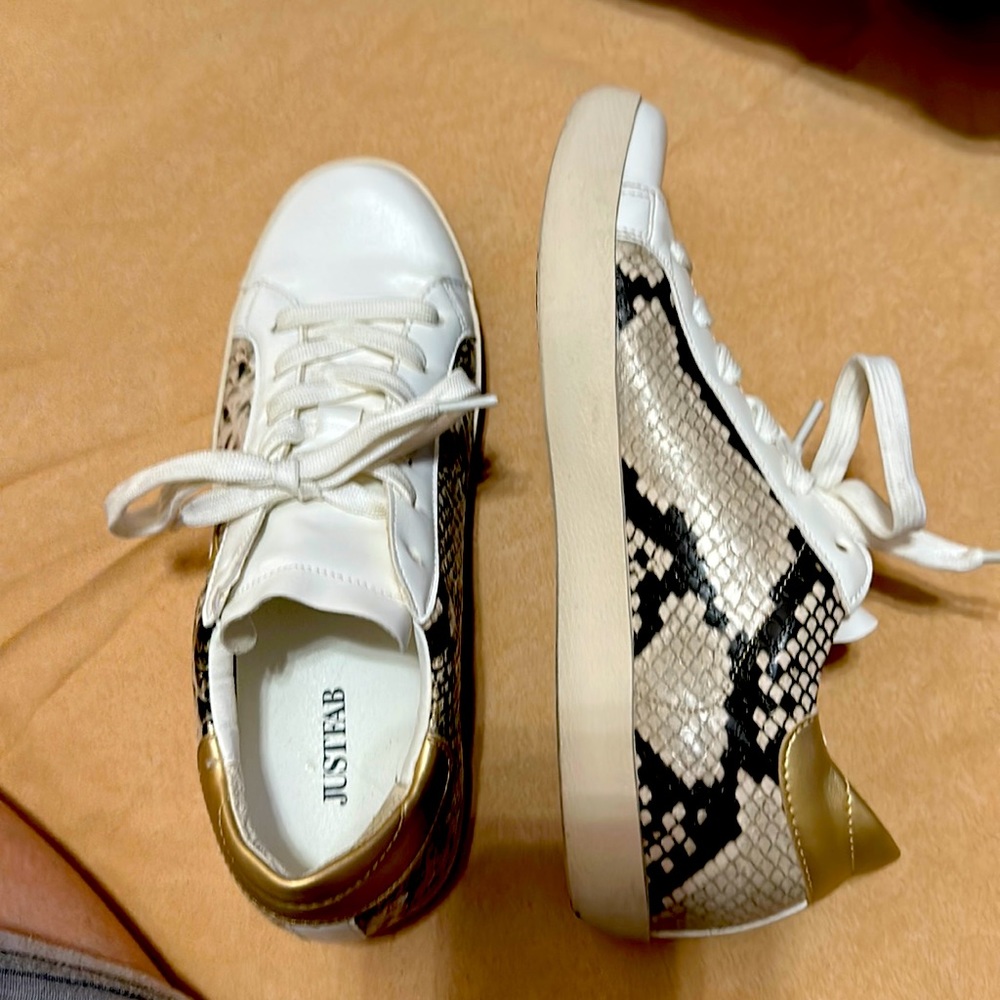 Womens Zaylee Sneaker size 7.5